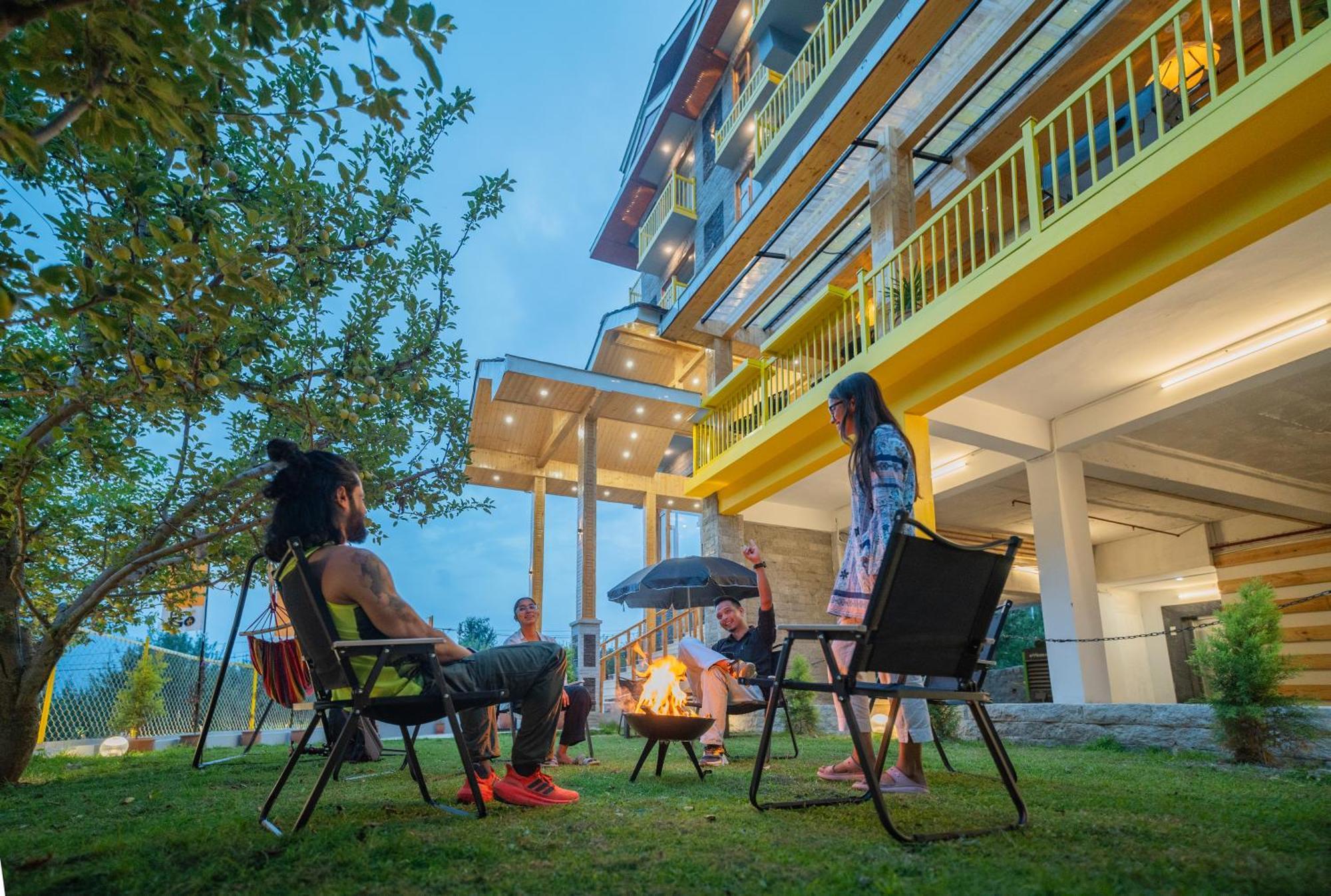 The Hosteller Old Manali, Manu Temple Exterior photo